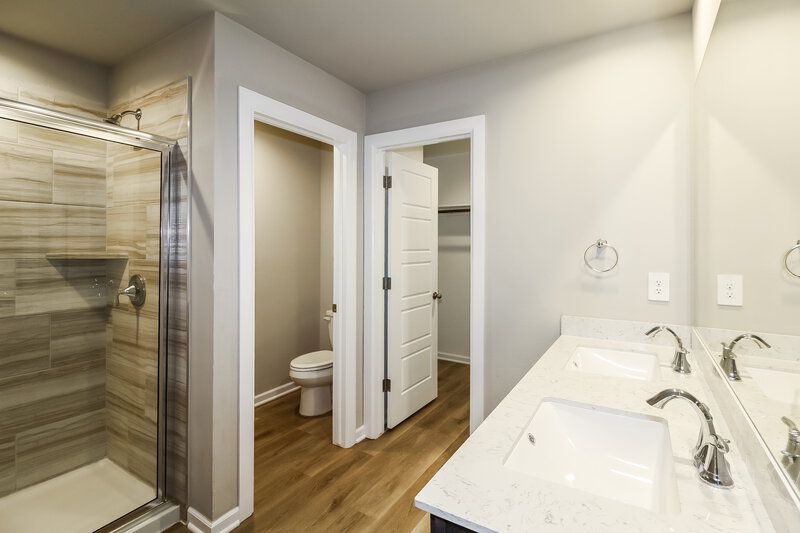 1,690/Mo, 10417 SW 37th Street Mustang, OK 73064 Main Bathroom View