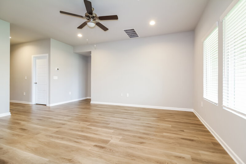 1,835/Mo, 10524 SW 37th Street Mustang, OK 73064 Living Room View