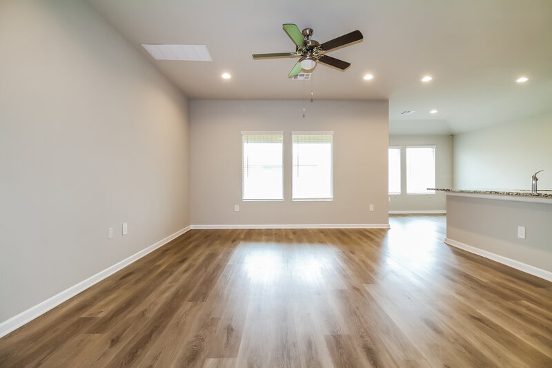1,835/Mo, 10524 SW 37th Street Mustang, OK 73064 Living Room View 2