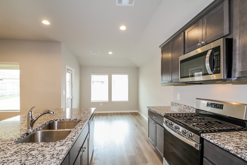 1,835/Mo, 10524 SW 37th Street Mustang, OK 73064 Kitchen View