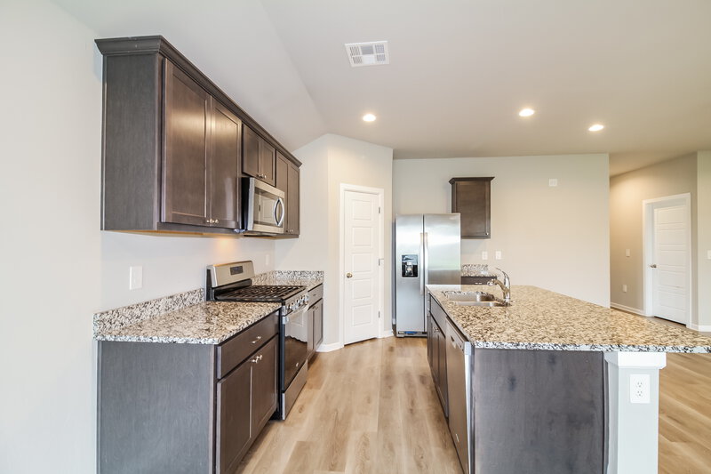 1,835/Mo, 10524 SW 37th Street Mustang, OK 73064 Kitchen View 2