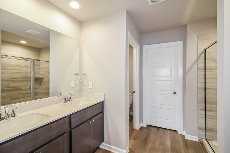 1,835/Mo, 10524 SW 37th Street Mustang, OK 73064 Main Bathroom View