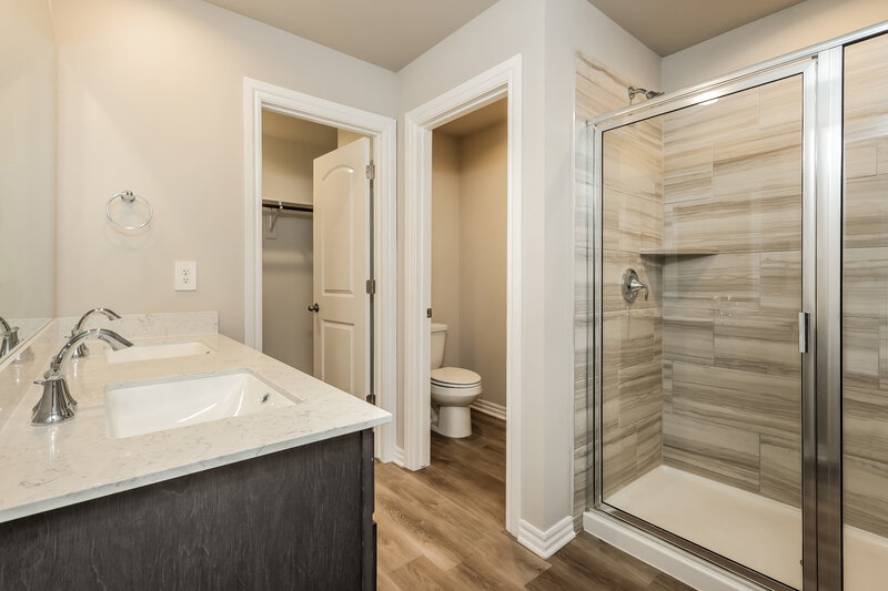 1,855/Mo, 10516 SW 37th Street Mustang, OK 73064 Main Bathroom View