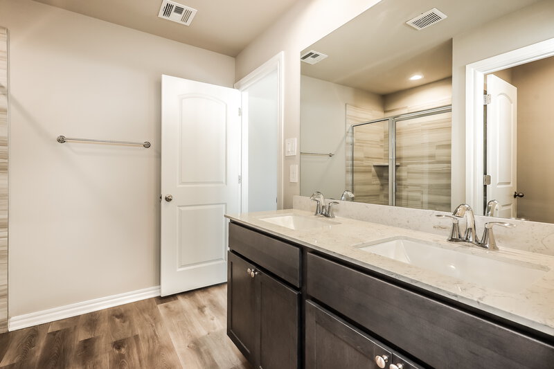 1,855/Mo, 10516 SW 37th Street Mustang, OK 73064 Main Bathroom View 2