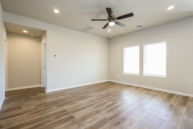 1,690/Mo, 10512 SW 37th Street Mustang, OK 73064 Living Room View
