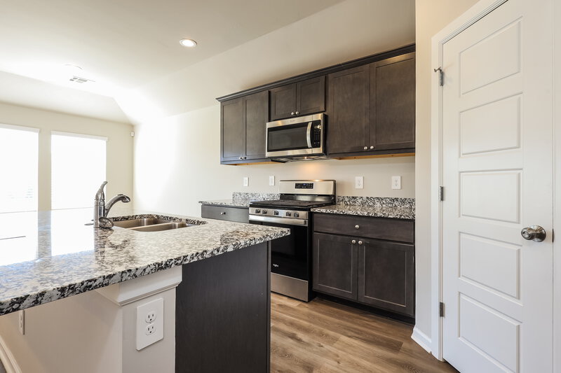 1,690/Mo, 10512 SW 37th Street Mustang, OK 73064 Kitchen View