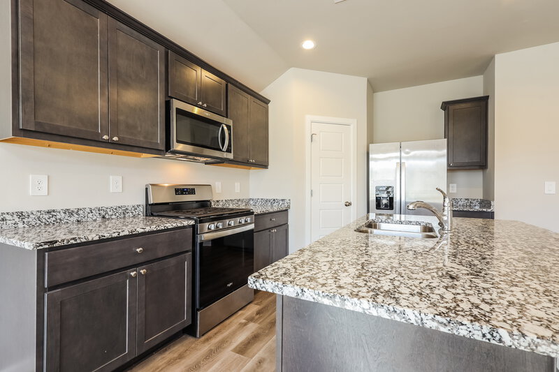 1,690/Mo, 10512 SW 37th Street Mustang, OK 73064 Kitchen View 2