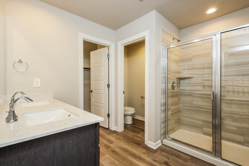 1,690/Mo, 10512 SW 37th Street Mustang, OK 73064 Main Bathroom View 2