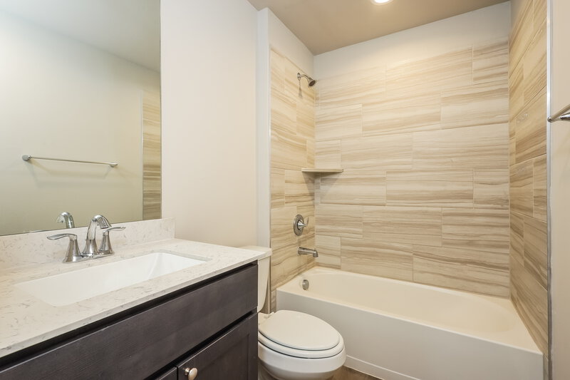 1,690/Mo, 10512 SW 37th Street Mustang, OK 73064 Bathroom View