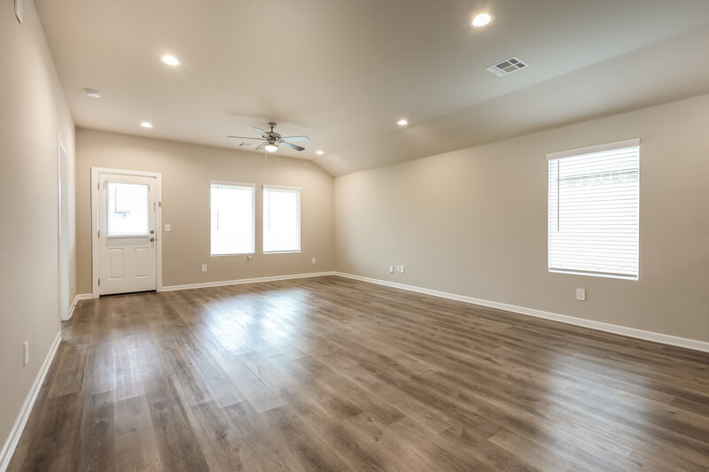 1,810/Mo, 10500 SW 37th Street Mustang, OK 73064 Living Room View