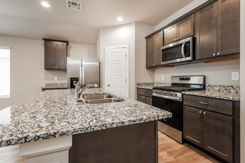 1,810/Mo, 10500 SW 37th Street Mustang, OK 73064 Kitchen View 2