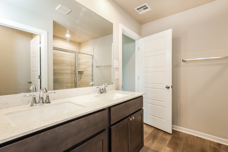 1,810/Mo, 10500 SW 37th Street Mustang, OK 73064 Main Bathroom View 2
