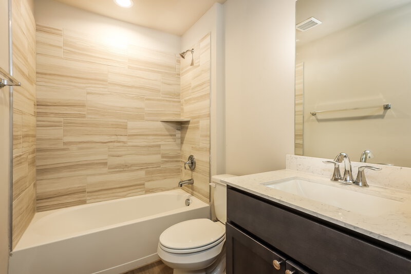 1,810/Mo, 10500 SW 37th Street Mustang, OK 73064 Bathroom View