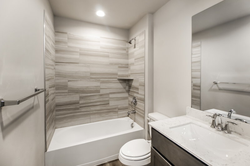 1,920/Mo, 10404 SW 37th Street Mustang, OK 73064 Bathroom View