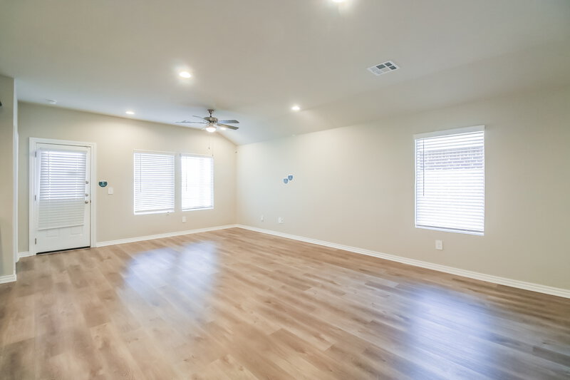 1,715/Mo, 10405 SW 38th Street Mustang, OK 73064 Living Room View