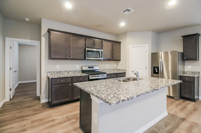 1,715/Mo, 10405 SW 38th Street Mustang, OK 73064 Kitchen View