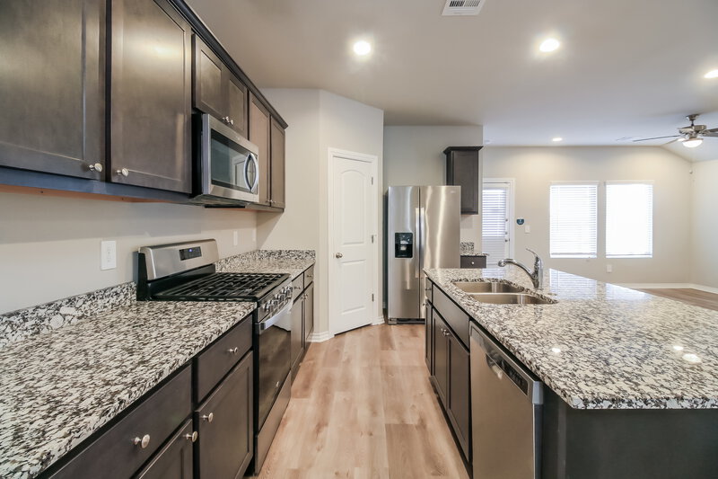 1,715/Mo, 10405 SW 38th Street Mustang, OK 73064 Kitchen View 2