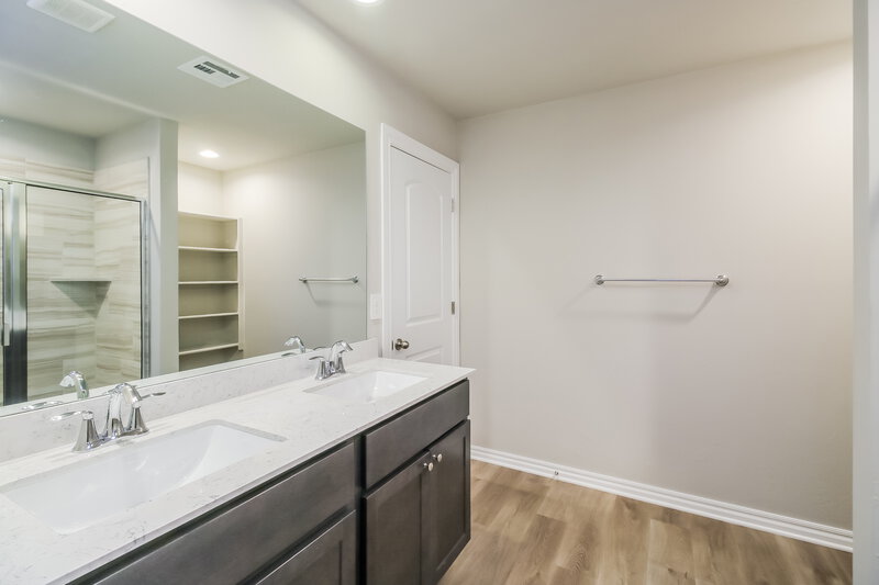 1,715/Mo, 10405 SW 38th Street Mustang, OK 73064 Main Bathroom View