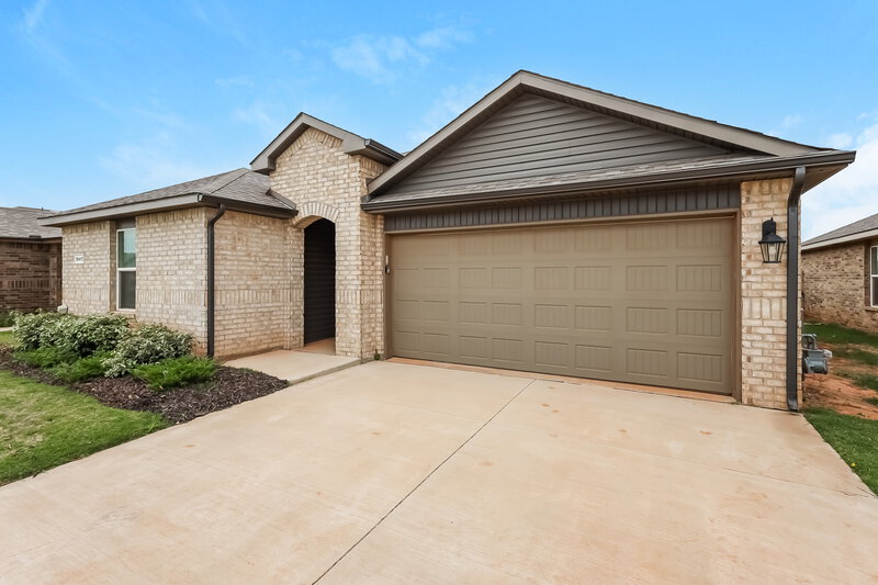 1,650/Mo, 10417 SW 38th Street Mustang, OK 73064 Front View