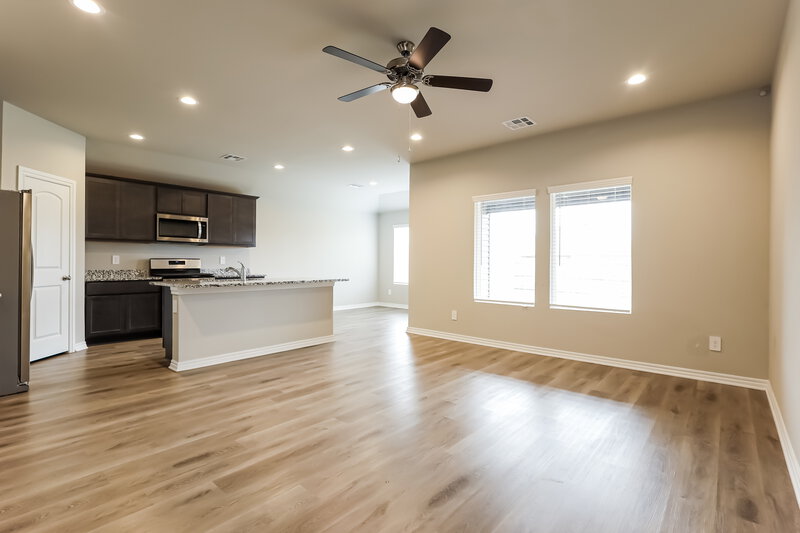 1,650/Mo, 10417 SW 38th Street Mustang, OK 73064 Living Room View