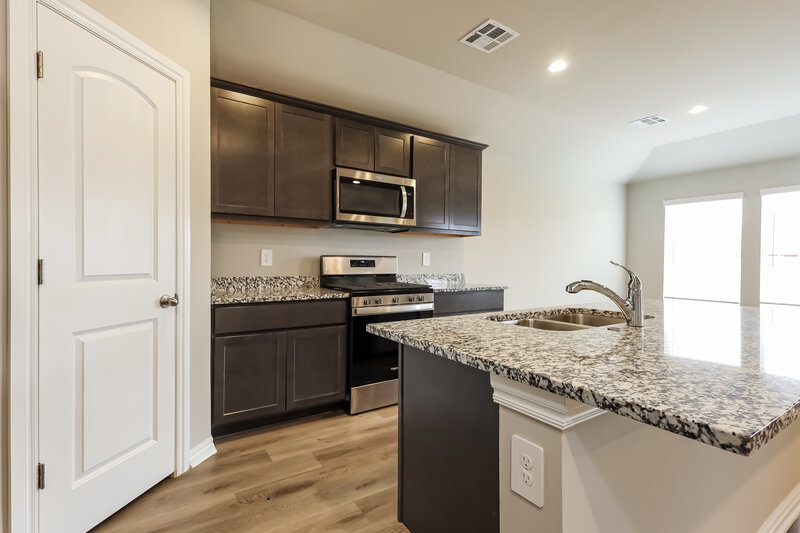1,650/Mo, 10417 SW 38th Street Mustang, OK 73064 Kitchen View