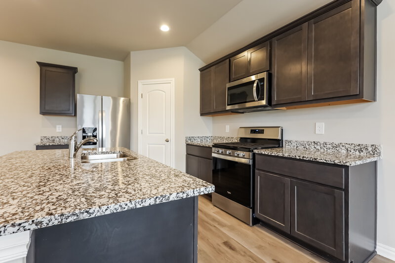 1,650/Mo, 10417 SW 38th Street Mustang, OK 73064 Kitchen View 2