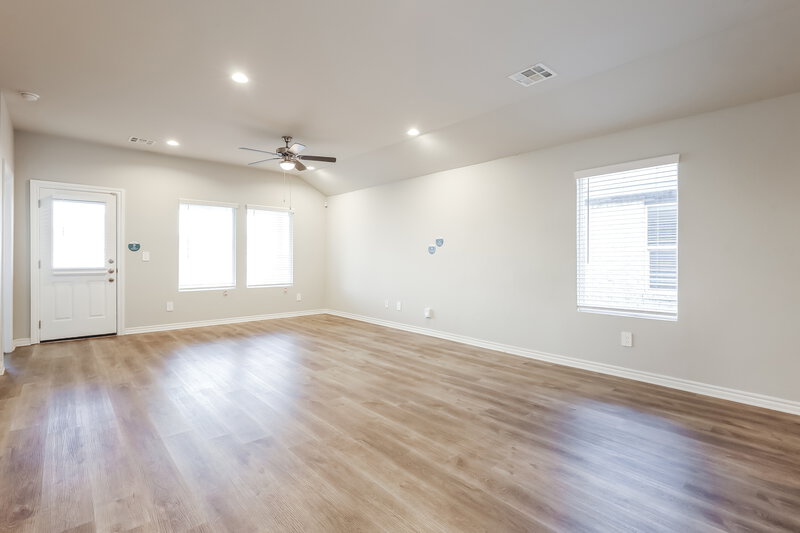 1,715/Mo, 10421 SW 38th Street Mustang, OK 73064 Living Room View