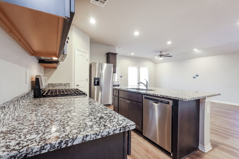 1,715/Mo, 10421 SW 38th Street Mustang, OK 73064 Kitchen View