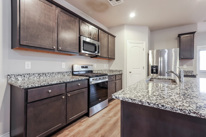 1,715/Mo, 10421 SW 38th Street Mustang, OK 73064 Kitchen View 2