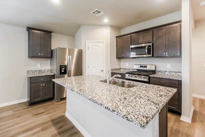 1,780/Mo, 10501 SW 38th Street Mustang, OK 73064 Kitchen View