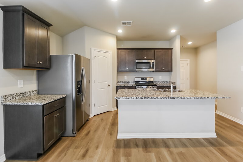 1,780/Mo, 10501 SW 38th Street Mustang, OK 73064 Kitchen View 2