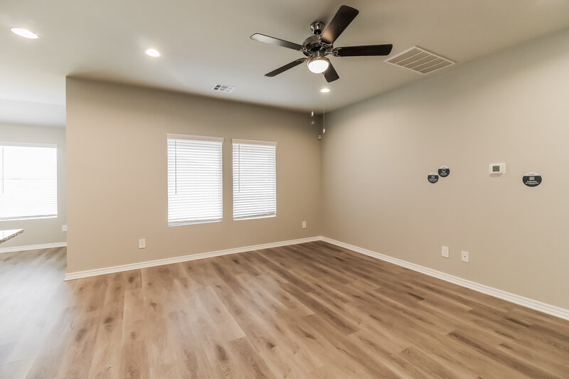 1,835/Mo, 10505 SW 38th Street Mustang, OK 73064 Living Room View