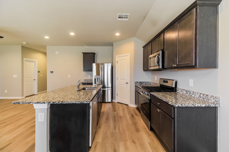 1,835/Mo, 10505 SW 38th Street Mustang, OK 73064 Kitchen View