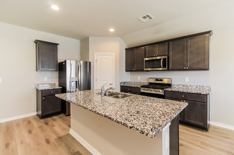 1,835/Mo, 10505 SW 38th Street Mustang, OK 73064 Kitchen View 2