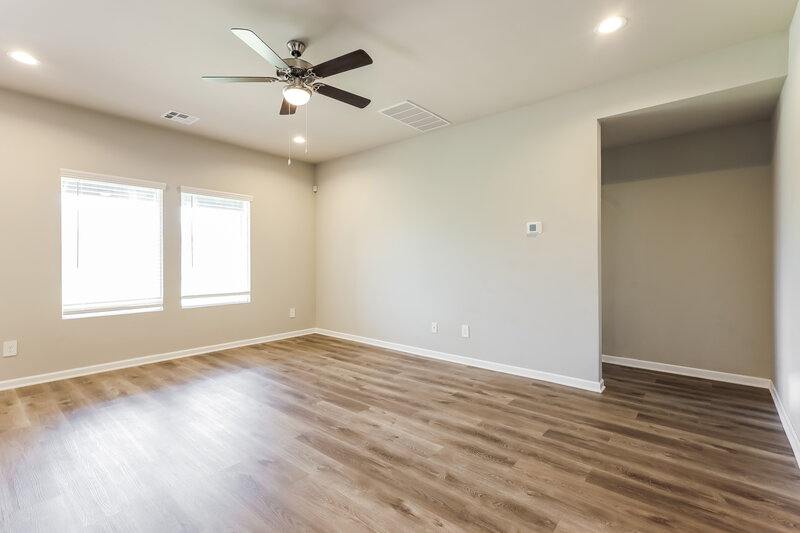 1,735/Mo, 10520 SW 38th Street Mustang, OK 73064 Living Room View 2