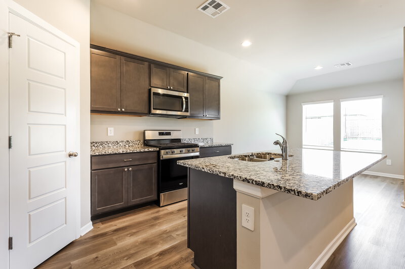 1,735/Mo, 10520 SW 38th Street Mustang, OK 73064 Kitchen View