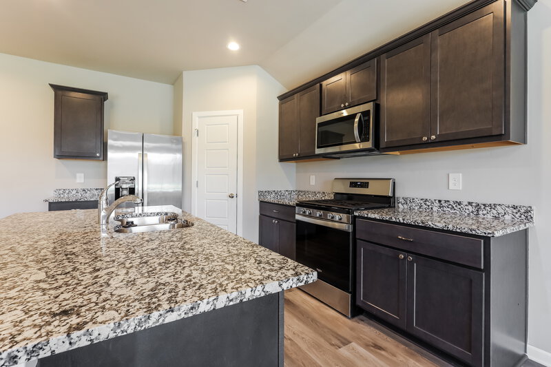 1,735/Mo, 10520 SW 38th Street Mustang, OK 73064 Kitchen View 2