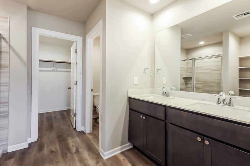 1,735/Mo, 10520 SW 38th Street Mustang, OK 73064 Main Bathroom View
