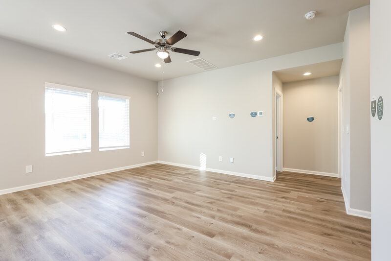 1,690/Mo, 10504 SW 38th Street Mustang, OK 73064 Living Room View