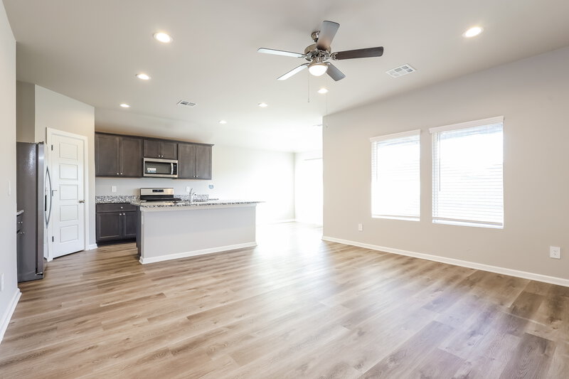 1,690/Mo, 10504 SW 38th Street Mustang, OK 73064 Living Room View 2