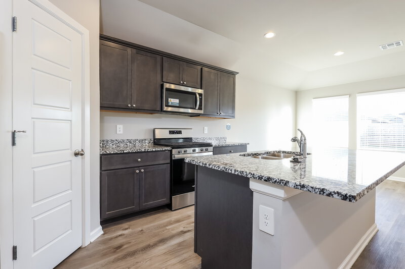 1,690/Mo, 10504 SW 38th Street Mustang, OK 73064 Kitchen View