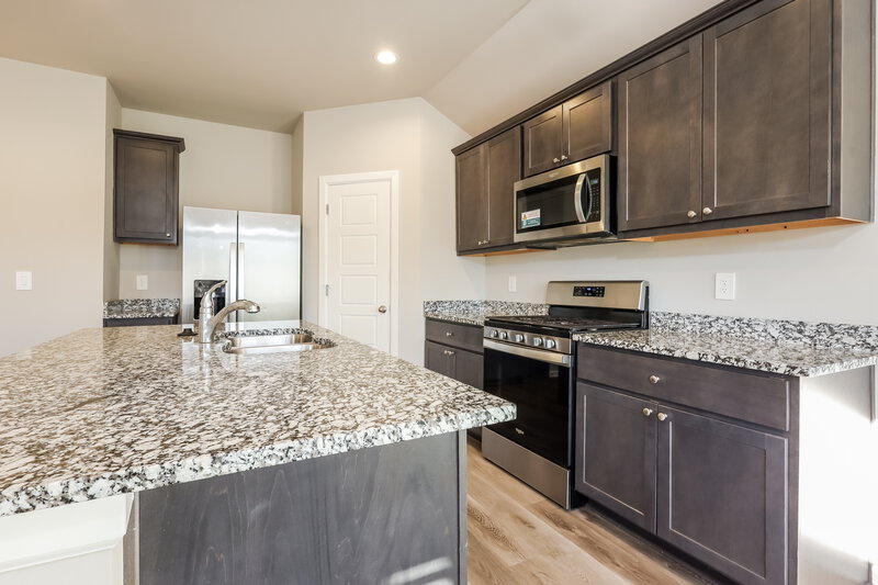 1,690/Mo, 10504 SW 38th Street Mustang, OK 73064 Kitchen View 2