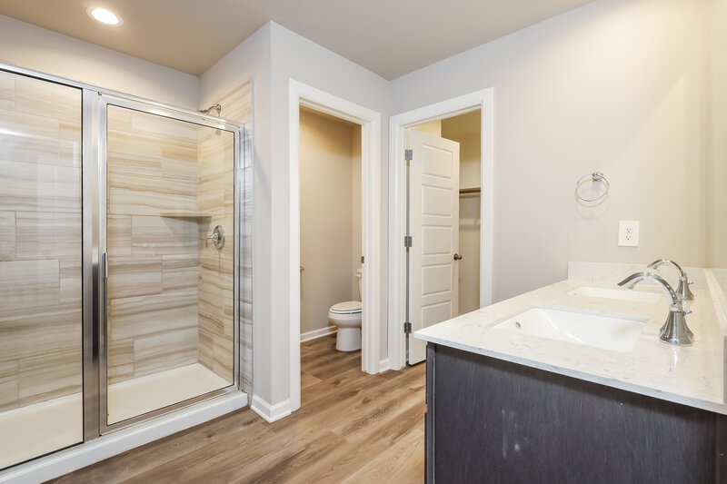 1,690/Mo, 10504 SW 38th Street Mustang, OK 73064 Main Bathroom View