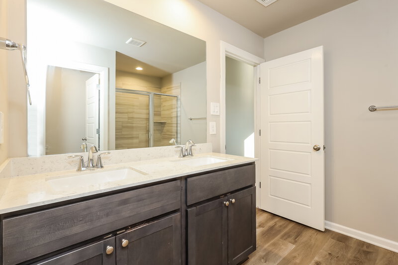 1,690/Mo, 10504 SW 38th Street Mustang, OK 73064 Main Bathroom View 2