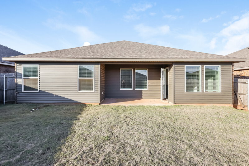 1,690/Mo, 10504 SW 38th Street Mustang, OK 73064 Rear View