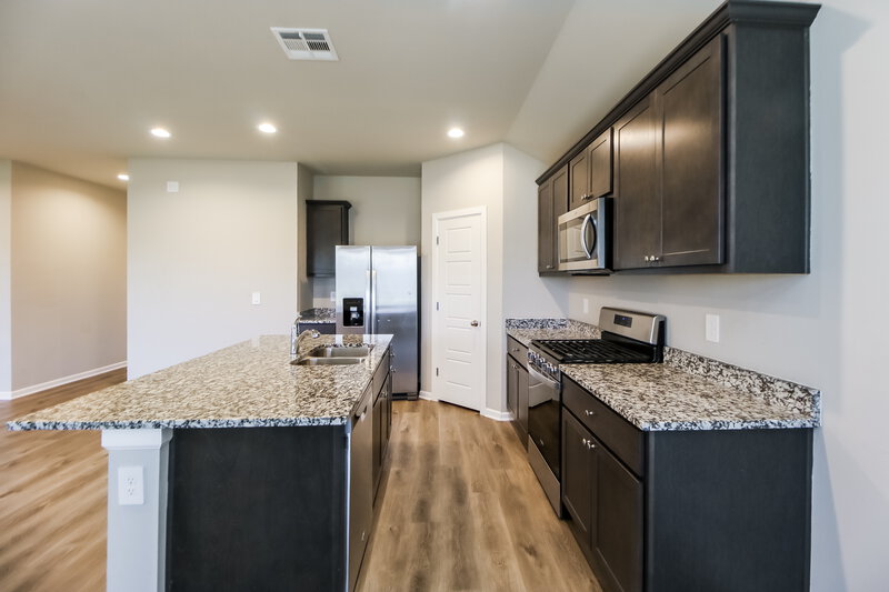 1,715/Mo, 10400 SW 38th Street Mustang, OK 73064 Kitchen View