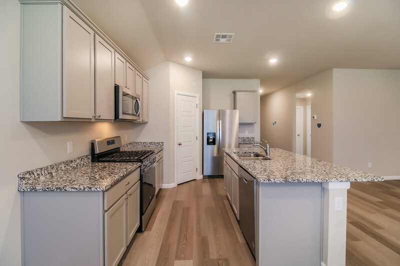 2,200/Mo, 3905 Sara Park Drive Mustang, OK 73064 Kitchen View