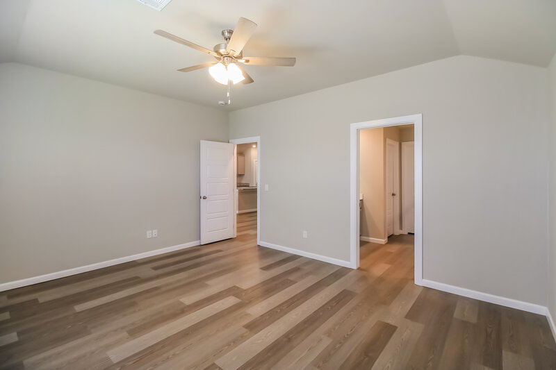 2,200/Mo, 3905 Sara Park Drive Mustang, OK 73064 Main Bedroom View