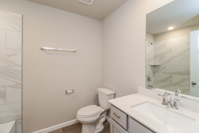 2,200/Mo, 3905 Sara Park Drive Mustang, OK 73064 Bathroom View