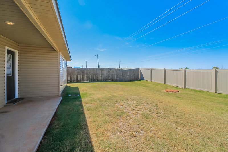2,200/Mo, 3905 Sara Park Drive Mustang, OK 73064 Backyard View